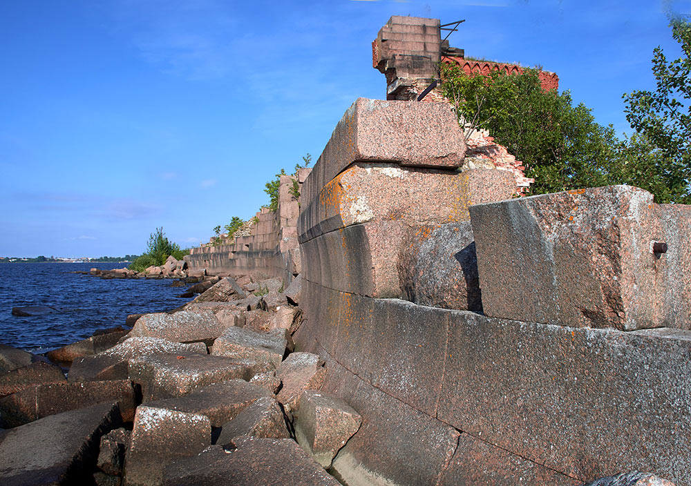 Along the Kronstadt forts