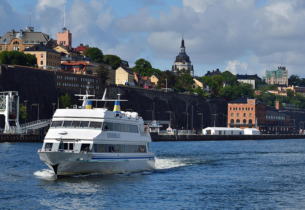 Stockholm: city and ships 